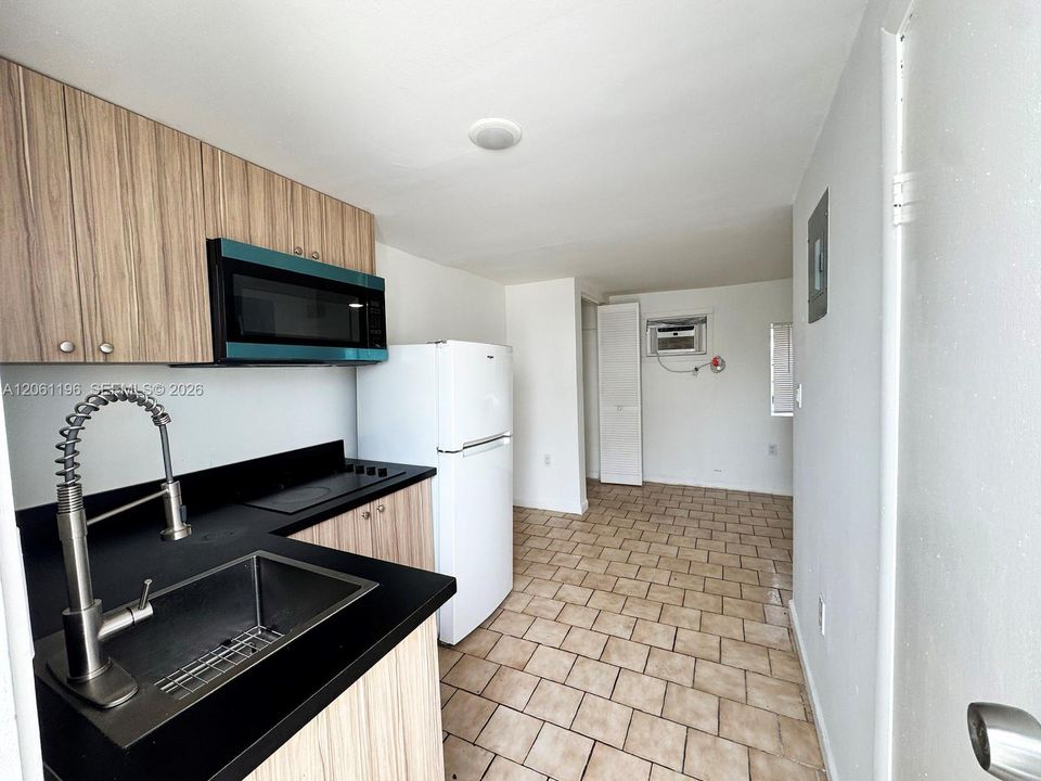 В аренду: $1,200 (1 спален, 1 ванн, 300 Квадратных фут)