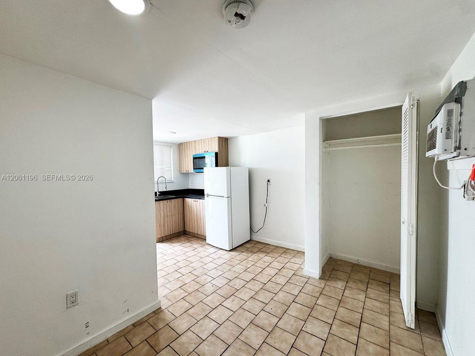 В аренду: $1,200 (1 спален, 1 ванн, 300 Квадратных фут)