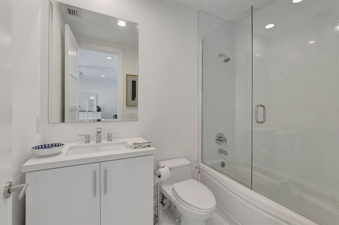 17070 BATHROOM 28