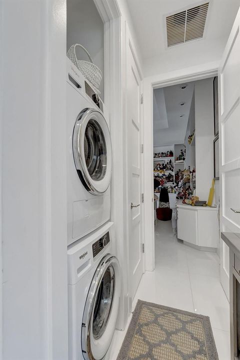17070 LAUNDRY 25