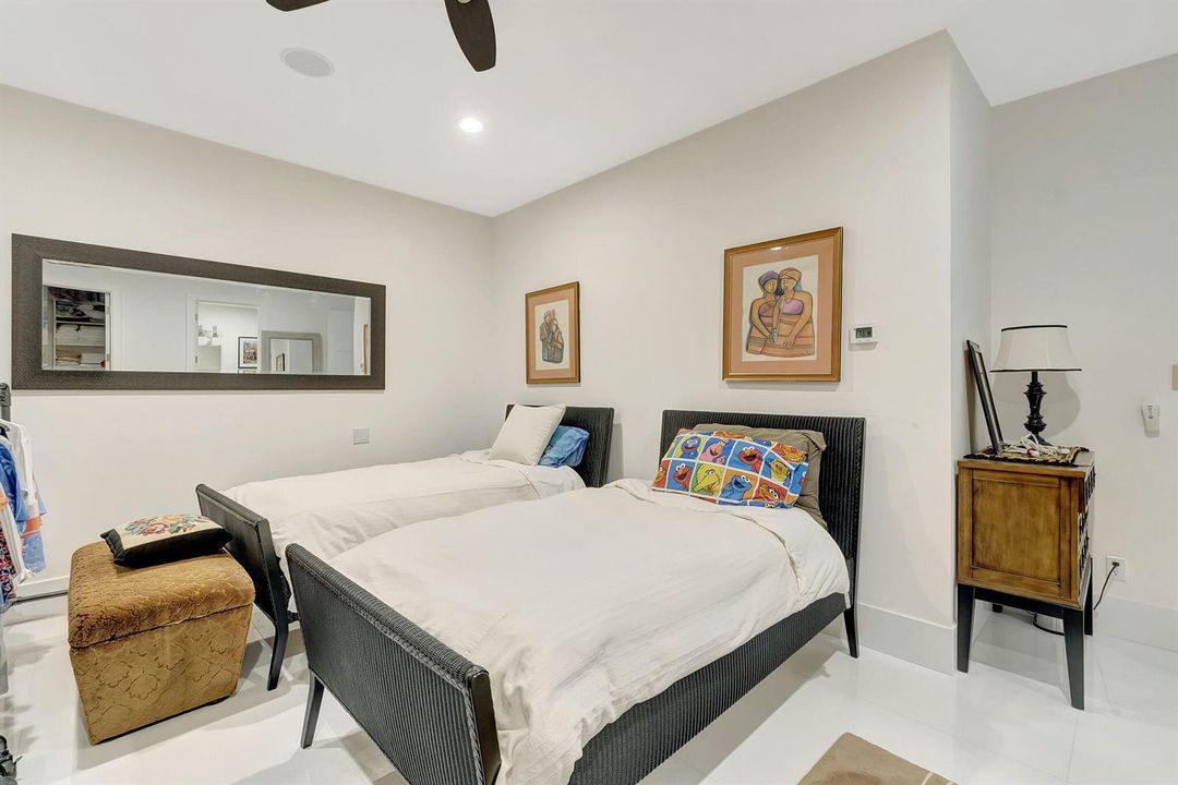 17070 BEDROOM 34