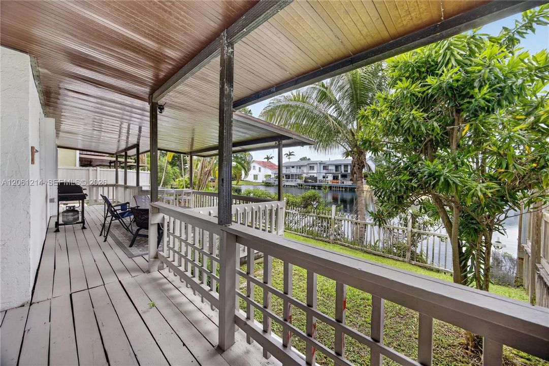 covered patio/deck