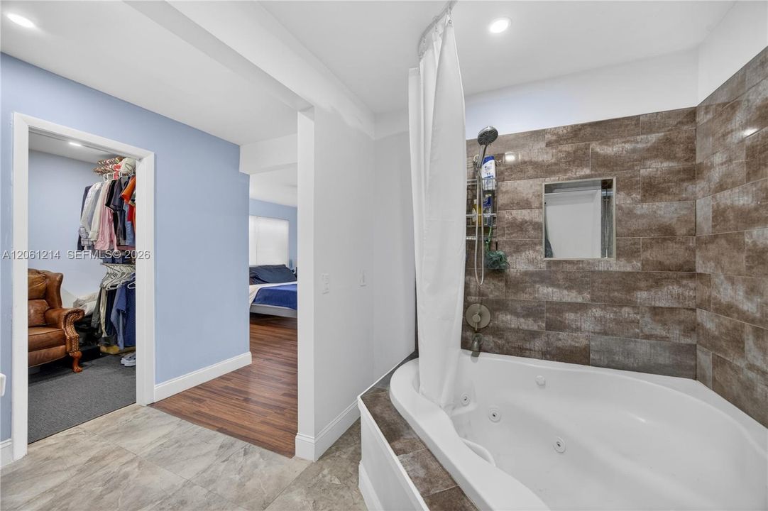 spa tub and shower