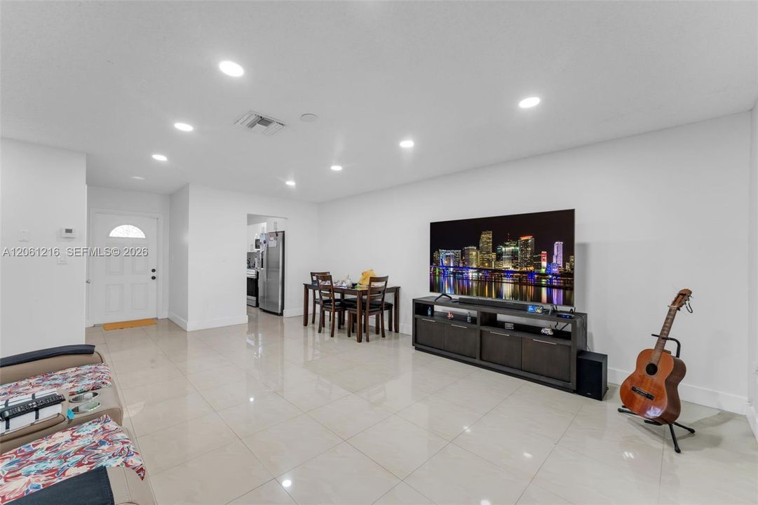 На продажу: $459,000 (3 спален, 2 ванн, 1283 Квадратных фут)