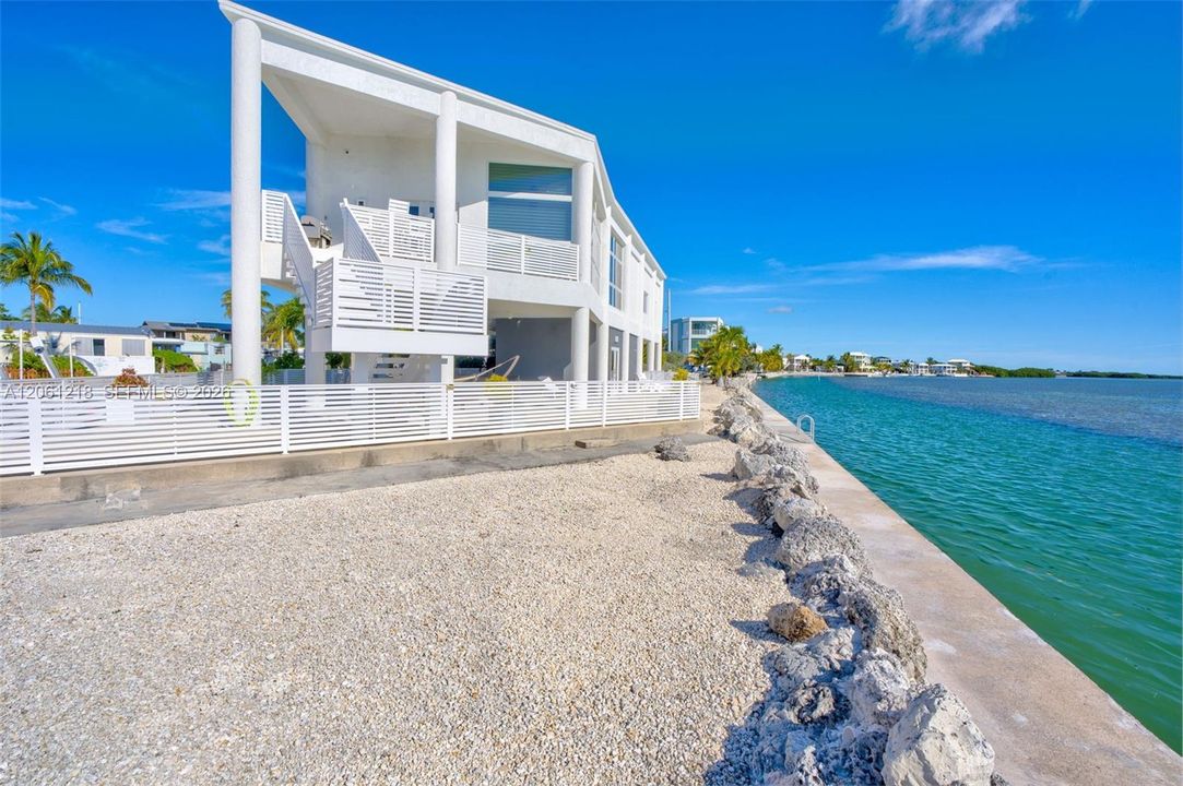 На продажу: $2,499,000 (2 спален, 2 ванн, 2124 Квадратных фут)