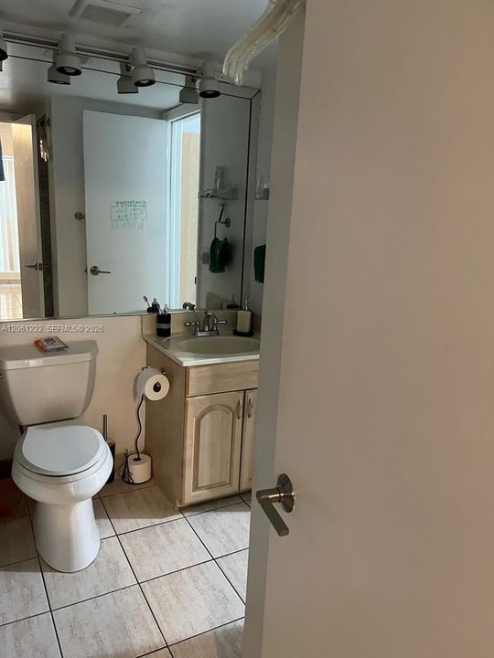 En Venta: $250,000 (2 camas, 2 baños, 793 Pies cuadrados)