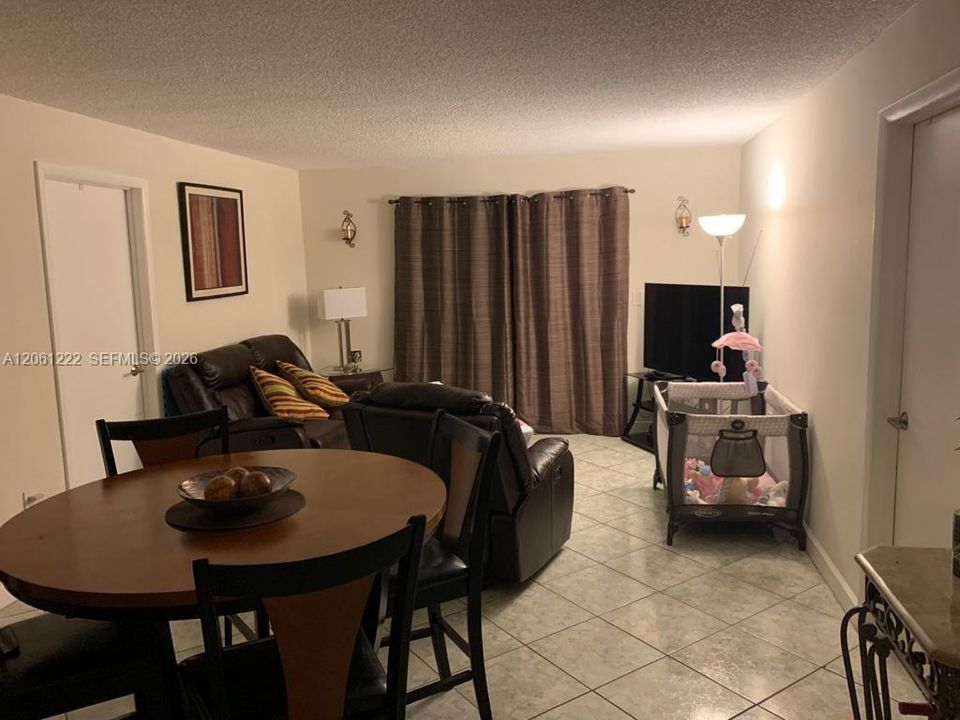 En Venta: $250,000 (2 camas, 2 baños, 793 Pies cuadrados)