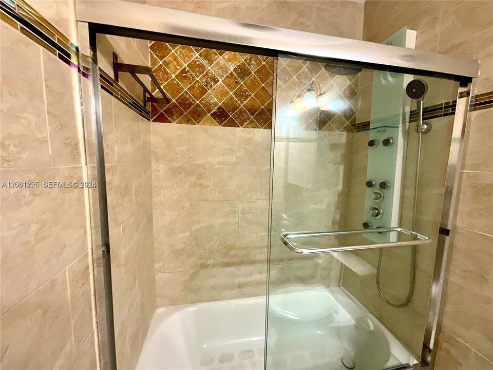 For Rent: $4,250 (5 beds, 3 baths, 2047 Square Feet)