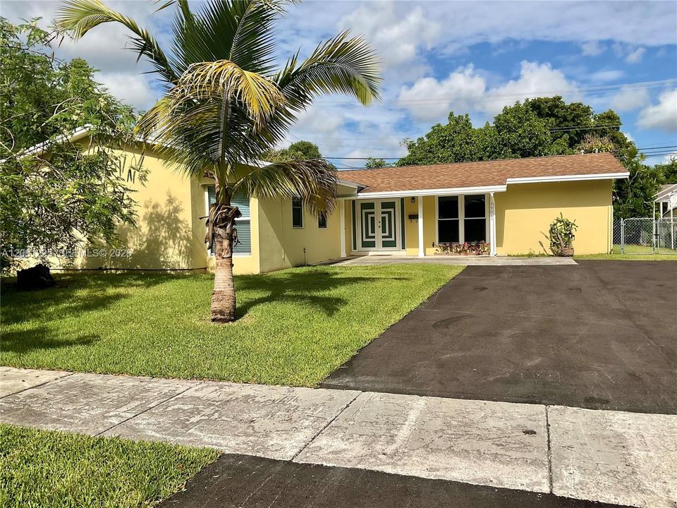 For Rent: $4,250 (5 beds, 3 baths, 2047 Square Feet)