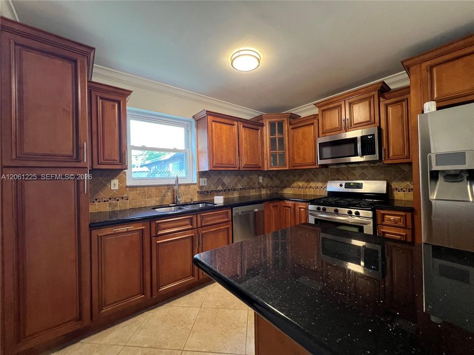 For Rent: $4,250 (5 beds, 3 baths, 2047 Square Feet)