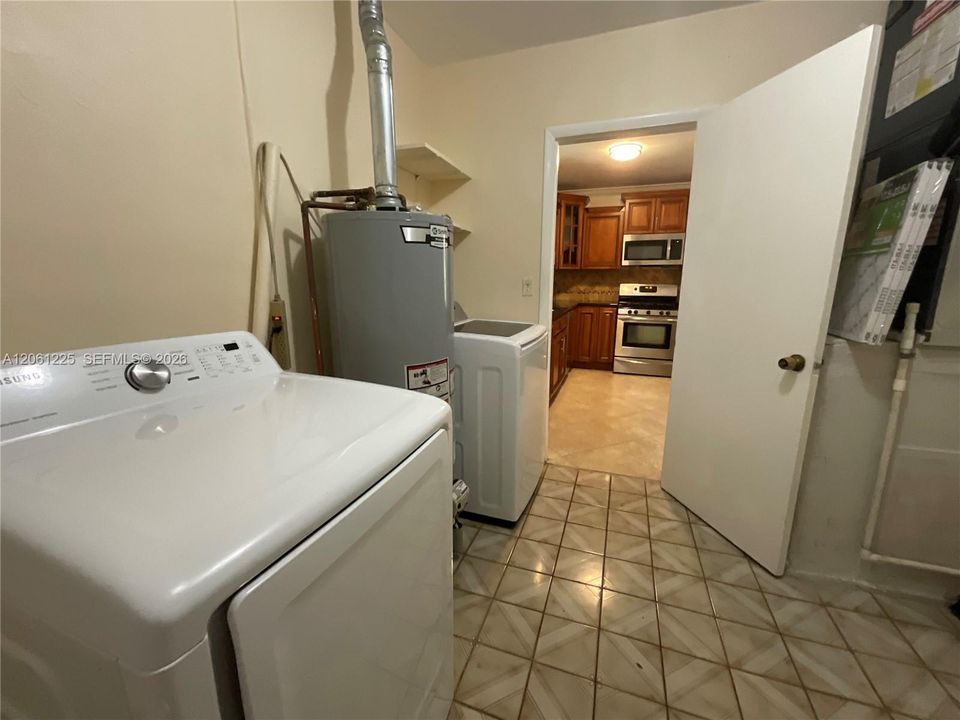 For Rent: $4,250 (5 beds, 3 baths, 2047 Square Feet)