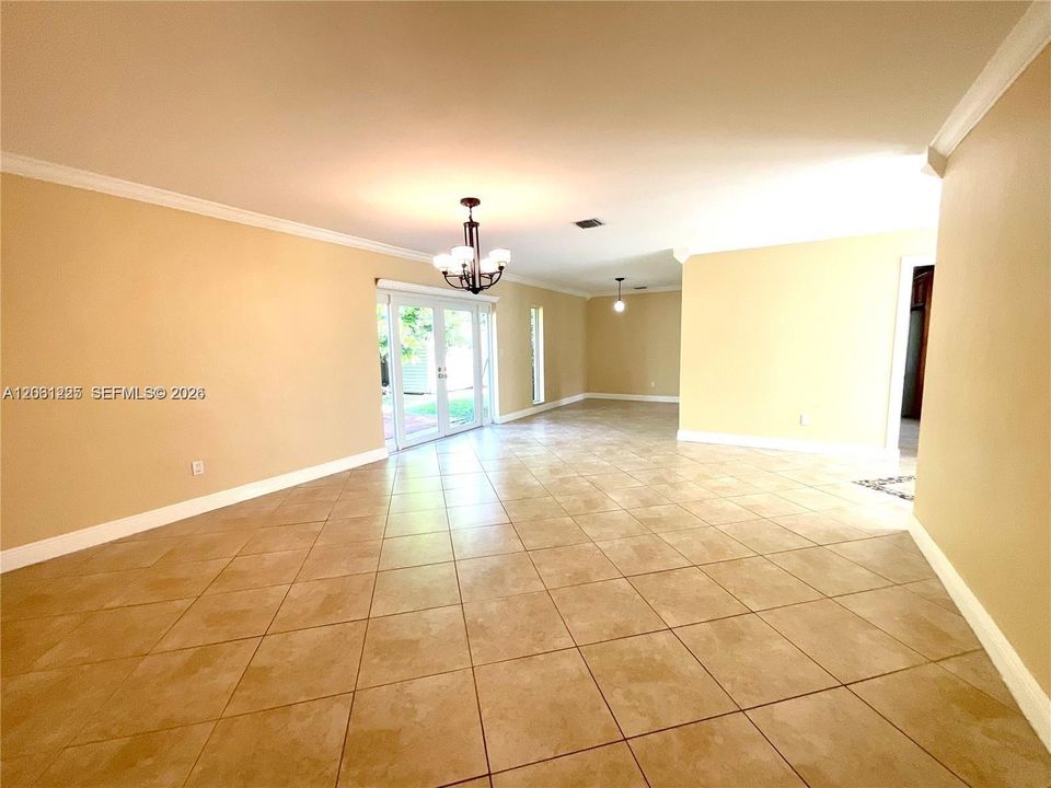 For Rent: $4,250 (5 beds, 3 baths, 2047 Square Feet)