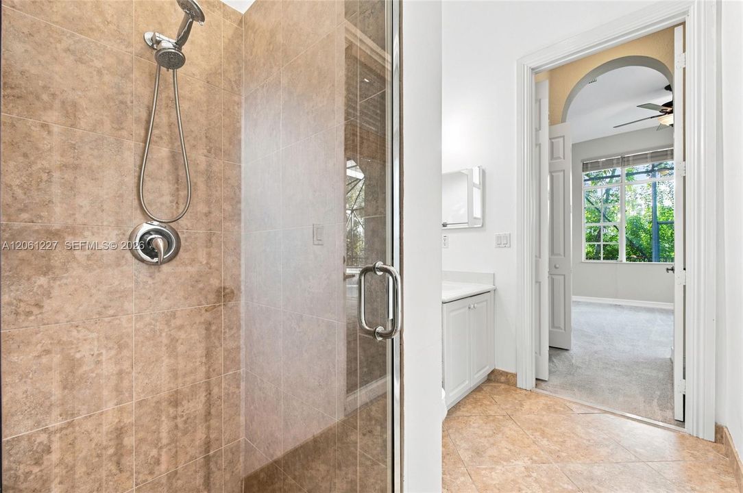 На продажу: $899,000 (4 спален, 3 ванн, 2450 Квадратных фут)