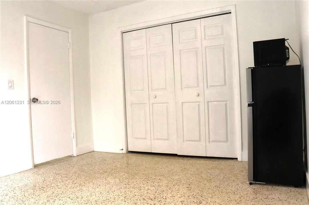 В аренду: $1,000 (1 спален, 1 ванн, 220 Квадратных фут)