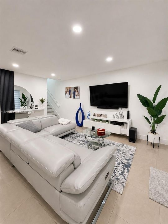 В аренду: $3,200 (2 спален, 2 ванн, 1153 Квадратных фут)