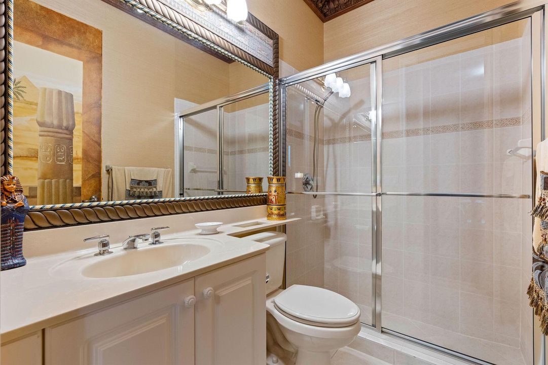 ENSUITE BATHROOM