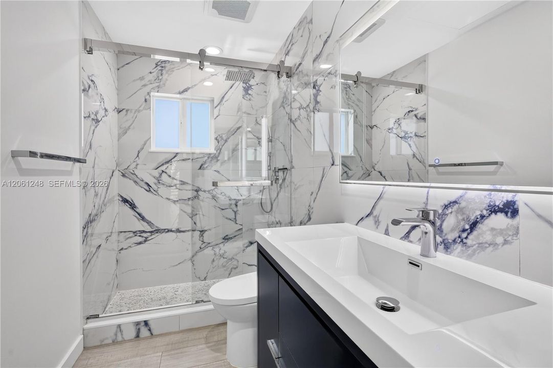 En Venta: $1,850,000 (3 camas, 3 baños, 1440 Pies cuadrados)