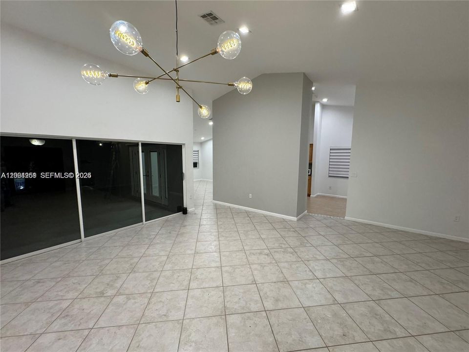 В аренду: $5,200 (4 спален, 2 ванн, 2044 Квадратных фут)