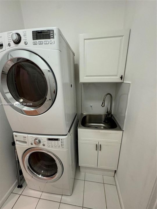 В аренду: $5,200 (4 спален, 2 ванн, 2044 Квадратных фут)