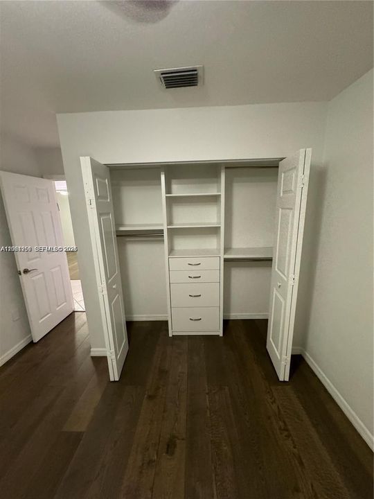 В аренду: $5,200 (4 спален, 2 ванн, 2044 Квадратных фут)