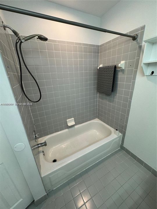 В аренду: $5,200 (4 спален, 2 ванн, 2044 Квадратных фут)