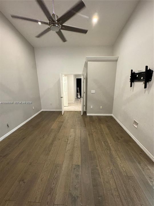В аренду: $5,200 (4 спален, 2 ванн, 2044 Квадратных фут)