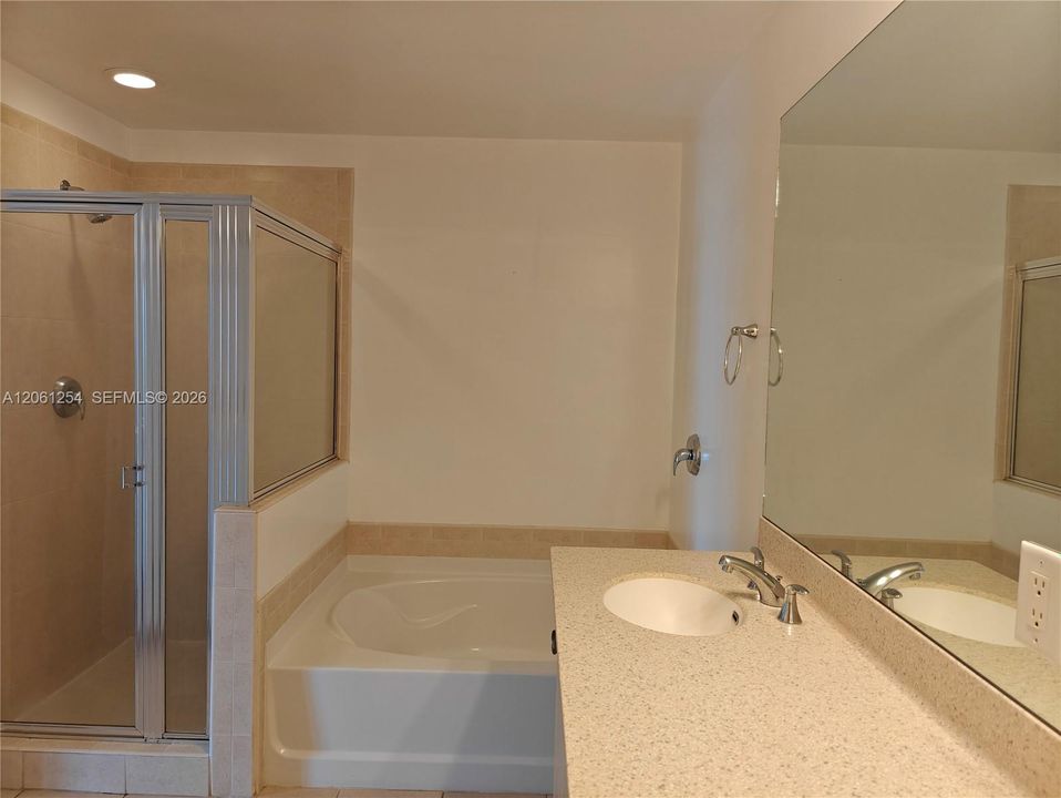 На продажу: $650,000 (2 спален, 3 ванн, 1650 Квадратных фут)