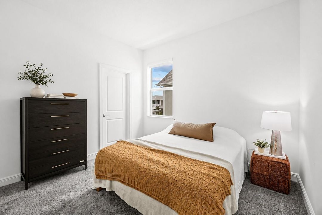 MLS_Bedroom_Dark_Dresser_1600x1068_sRGB