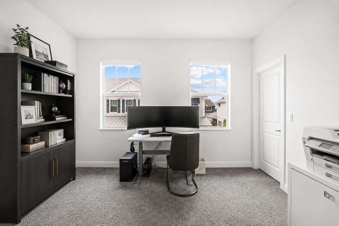MLS_Office_1600x1068_sRGB