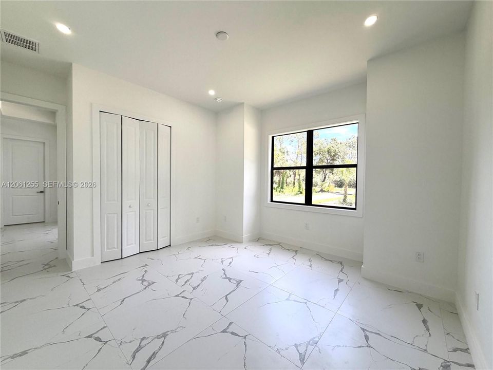 На продажу: $649,900 (4 спален, 2 ванн, 2004 Квадратных фут)