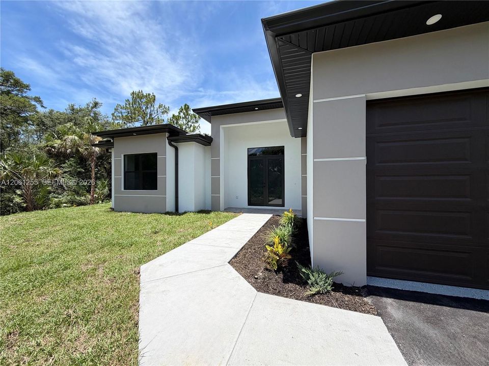 На продажу: $649,900 (4 спален, 2 ванн, 2004 Квадратных фут)