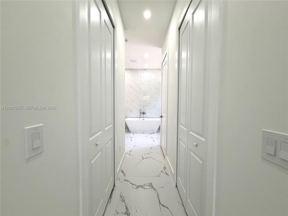 На продажу: $649,900 (4 спален, 2 ванн, 2004 Квадратных фут)