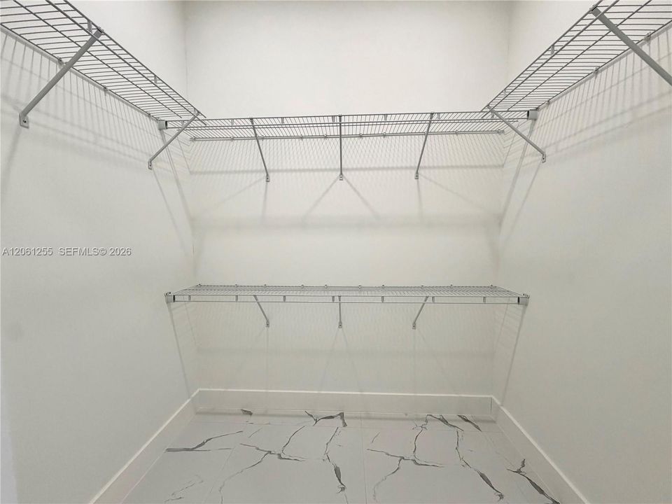 На продажу: $649,900 (4 спален, 2 ванн, 2004 Квадратных фут)