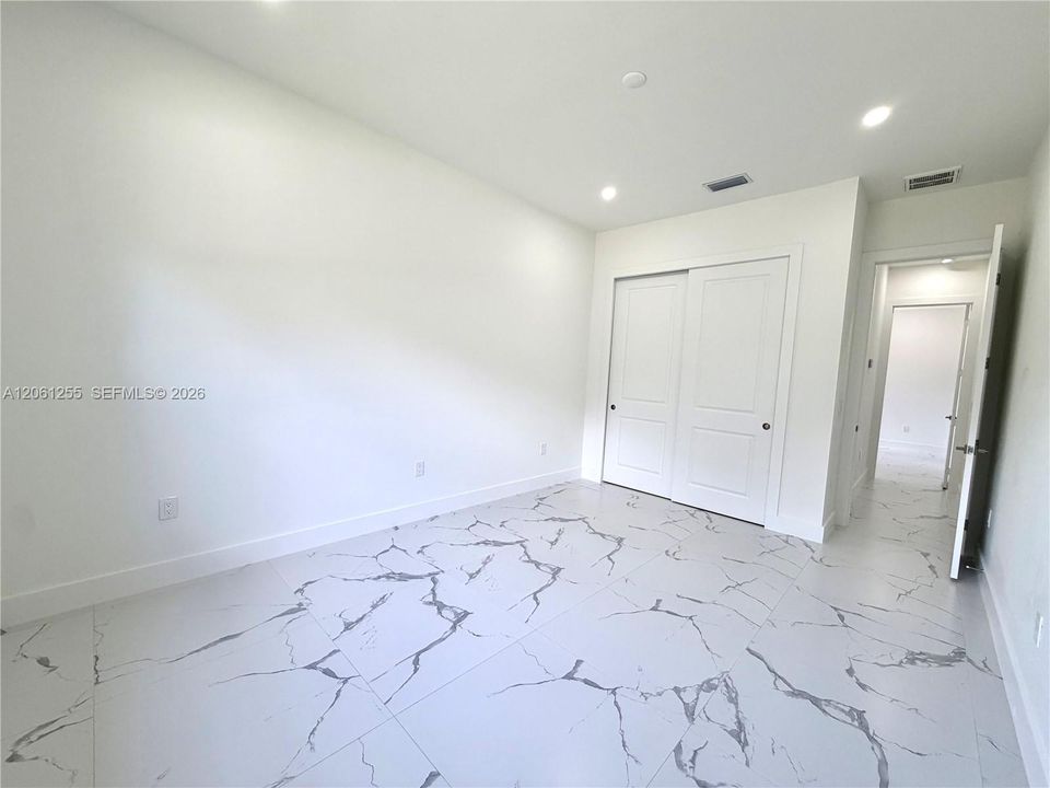 На продажу: $649,900 (4 спален, 2 ванн, 2004 Квадратных фут)