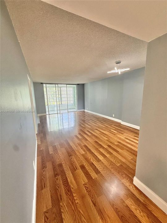 В аренду: $1,900 (2 спален, 2 ванн, 960 Квадратных фут)