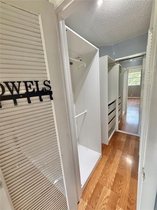 В аренду: $1,900 (2 спален, 2 ванн, 960 Квадратных фут)