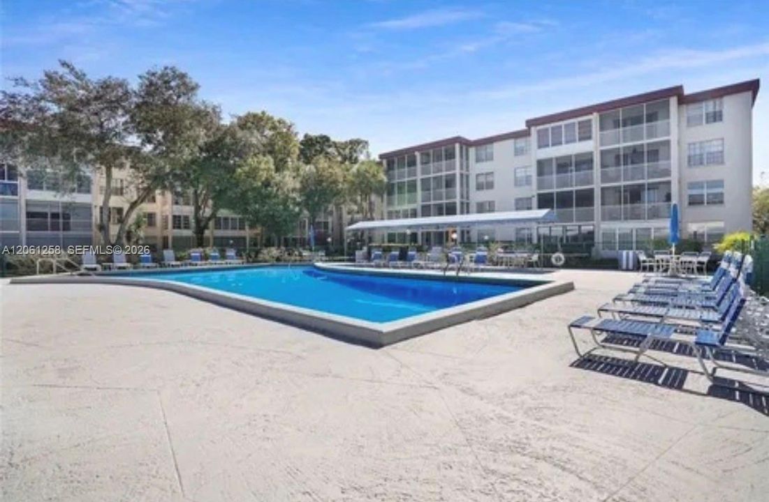 В аренду: $1,900 (2 спален, 2 ванн, 960 Квадратных фут)