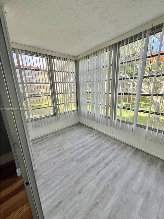 В аренду: $1,900 (2 спален, 2 ванн, 960 Квадратных фут)