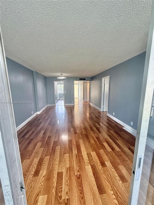 В аренду: $1,900 (2 спален, 2 ванн, 960 Квадратных фут)
