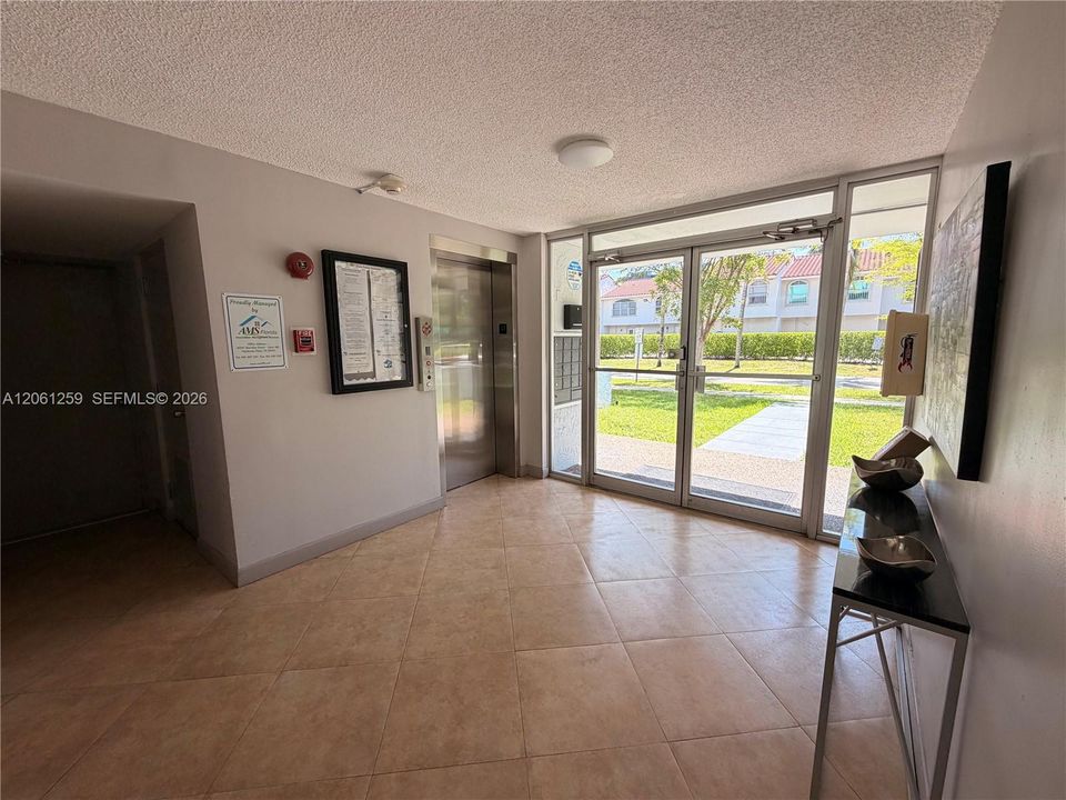 В аренду: $2,350 (2 спален, 2 ванн, 819 Квадратных фут)