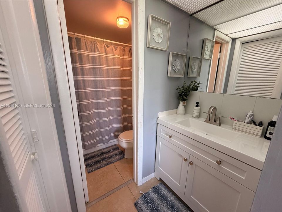 В аренду: $2,350 (2 спален, 2 ванн, 819 Квадратных фут)