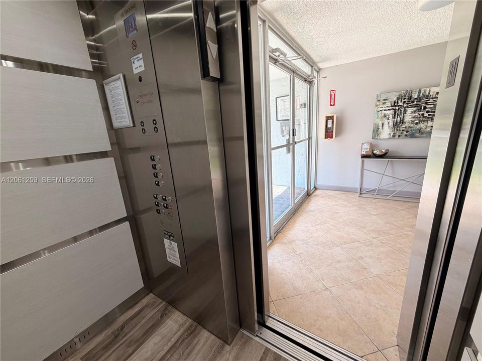 В аренду: $2,350 (2 спален, 2 ванн, 819 Квадратных фут)