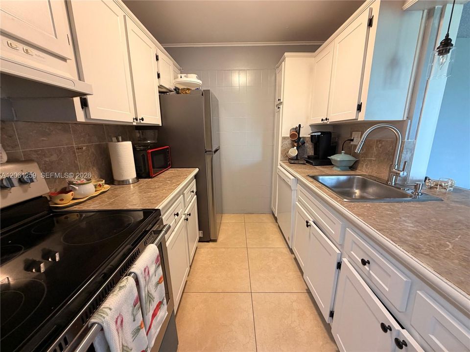 В аренду: $2,350 (2 спален, 2 ванн, 819 Квадратных фут)