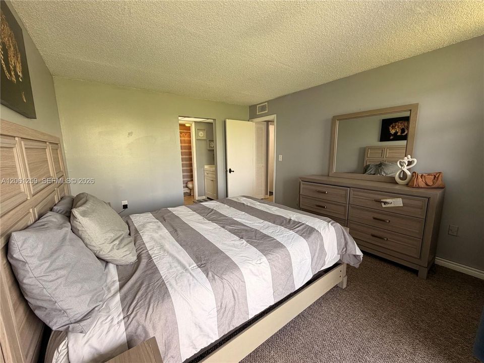 В аренду: $2,350 (2 спален, 2 ванн, 819 Квадратных фут)