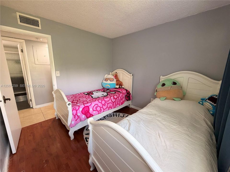 В аренду: $2,350 (2 спален, 2 ванн, 819 Квадратных фут)