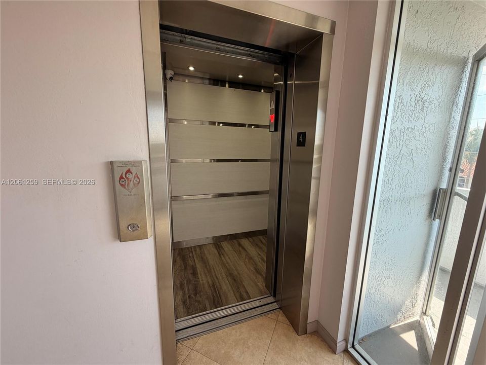 В аренду: $2,350 (2 спален, 2 ванн, 819 Квадратных фут)