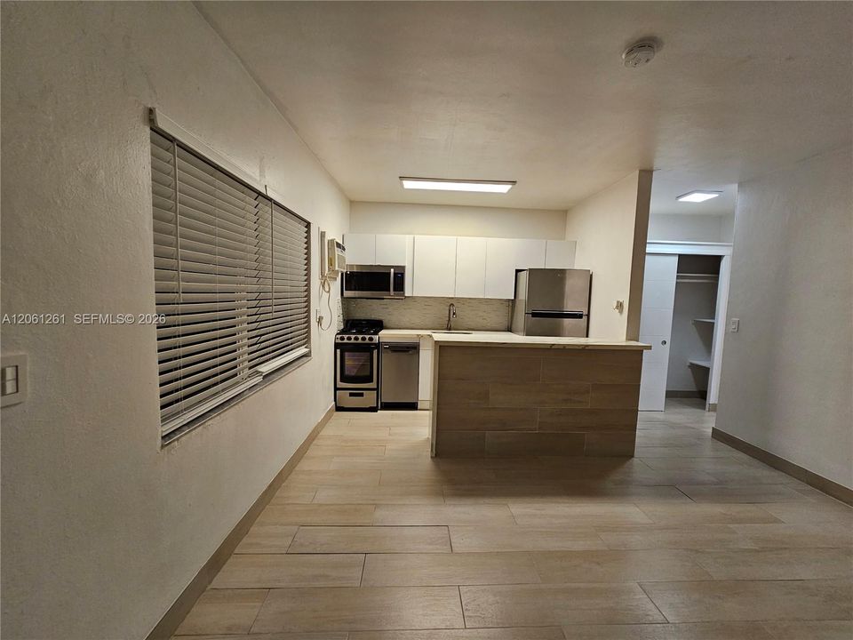 For Rent: $1,400 (1 beds, 1 baths, 650 Square Feet)