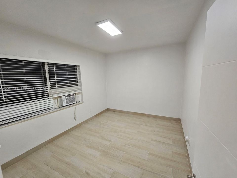 For Rent: $1,400 (1 beds, 1 baths, 650 Square Feet)