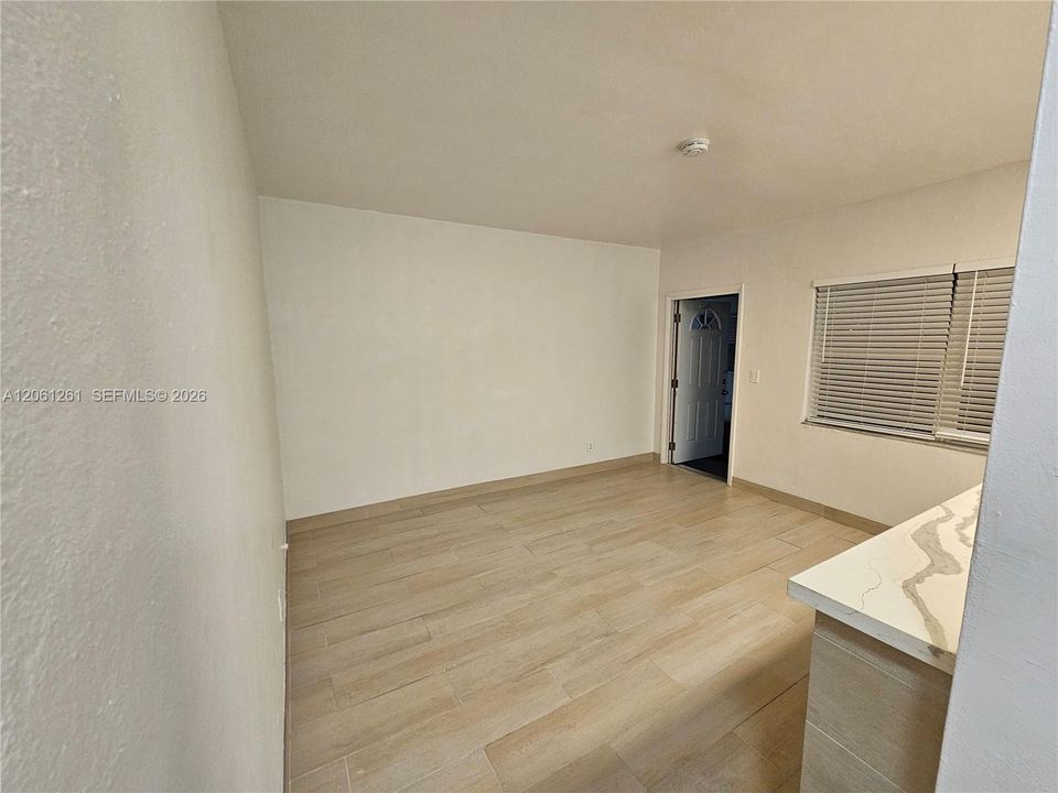 For Rent: $1,400 (1 beds, 1 baths, 650 Square Feet)