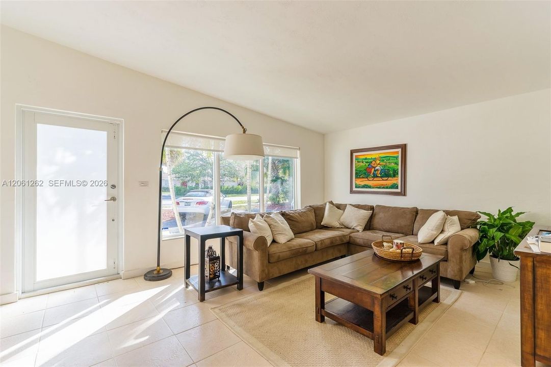 For Rent: $5,000 (3 beds, 2 baths, 1649 Square Feet)